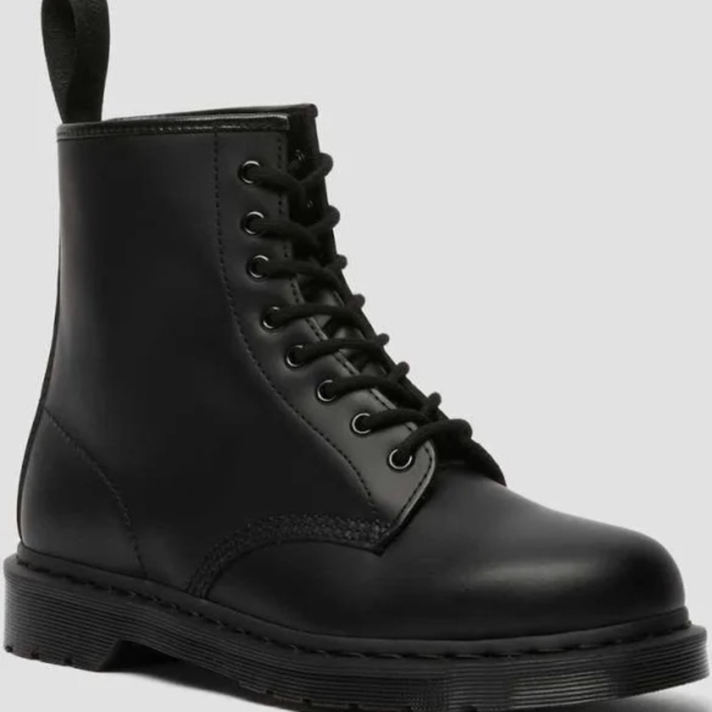 NWT Doc Martens 1460 Mono Smooth Leather Lace Up Boots - Black